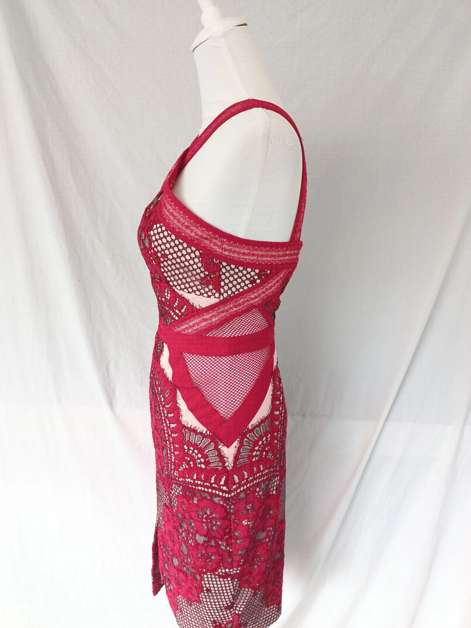 Vestido chic sexy rojo con encaje Three Floor by Liza Korn Talla XS nuevo – photo 3